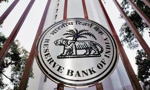 കോവിഡ് രണ്ടാം തരംഗത്തിൽ സ്ഥിതി ഭേദം; ആദ്യഘട്ടത്തെപ്പോലെ സമ്പദ്ഘടനയെ ബാധിച്ചിട്ടില്ലെന്ന് ആർബിഐ കോവിഡ് രണ്ടാം തരംഗത്തിൽ സ്ഥിതി ഭേദം; ആദ്യഘട്ടത്തെപ്പോലെ സമ്പദ്ഘടനയെ ബാധിച്ചിട്ടില്ലെന്ന് ആർബിഐ