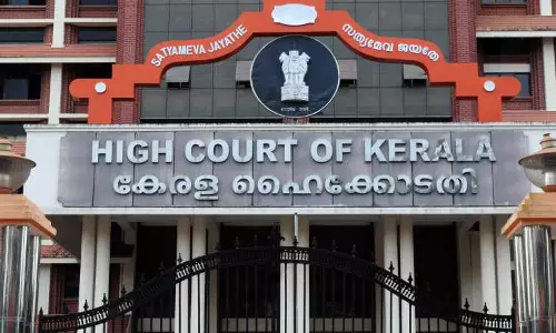 വാക്സിന്‍ നയം പ്രവാസിവിരുദ്ധം: ഹരജിയില്‍ കേന്ദ്രത്തിന്‍റെ  നിലപാട് തേടി ഹൈക്കോടതി