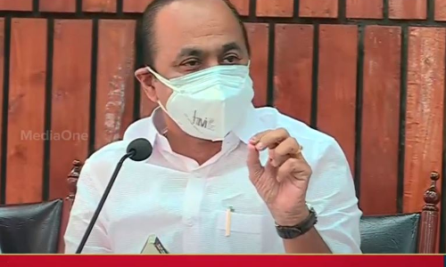 വ്യാപനം കുറക്കാനായി എന്ന് ആദ്യം പറഞ്ഞു, മരണനിരക്ക് കുറച്ചുവെന്നാണ് ഇപ്പോള്‍ പറയുന്നത്- നയപ്രഖ്യാപന പ്രസംഗത്തെ രൂക്ഷമായി വിമര്‍ശിച്ച് പ്രതിപക്ഷം