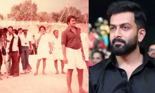 ഉണരൂ സെറ്റിൽ സുകുമാരൻ; അച്ഛന്റെ പഴയകാല ചിത്രം പങ്കുവെച്ച് പൃഥിരാജ് ഉണരൂ സെറ്റിൽ സുകുമാരൻ; അച്ഛന്റെ പഴയകാല ചിത്രം പങ്കുവെച്ച് പൃഥിരാജ്