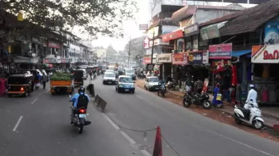മലപ്പുറത്തെ ട്രിപ്പിൾ ലോക്ഡൗൺ ഒഴിവാക്കി മലപ്പുറത്തെ ട്രിപ്പിൾ ലോക്ഡൗൺ ഒഴിവാക്കി