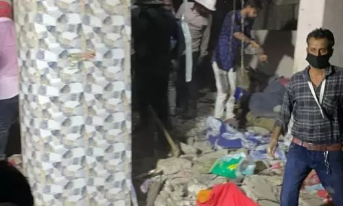 മഹാരാഷ്ട്രയില് കെട്ടിടത്തിന്റെ സ്ലാബ് തകര്ന്ന് 7 മരണം മഹാരാഷ്ട്രയില് കെട്ടിടത്തിന്റെ സ്ലാബ് തകര്ന്ന് 7 മരണം