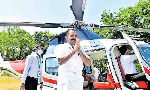 റോഡിലെ പരിശോധന ഒഴിവാക്കാന്‍  കെ. സുരേന്ദ്രന്‍ തെരഞ്ഞെടുപ്പ് സമയത്ത് ഹെലികോപ്റ്ററില്‍ പണം കടത്തിയെന്ന് പരാതി