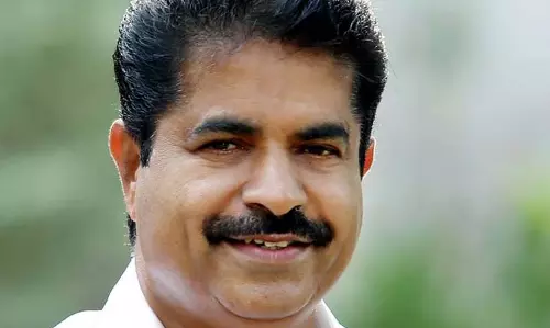 കോൺഗ്രസ്‌ പാർട്ടി നേതാക്കളെ തെരഞ്ഞെടുക്കുന്നത് സോഷ്യൽ മീഡിയയിലൂടെയല്ല; അടൂര്‍ പ്രകാശ്