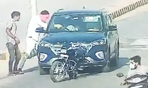 കാറില്‍ സഞ്ചരിച്ച ഡോക്ടര്‍ ദമ്പതിമാരെ നടുറോഡില്‍ വെടിവെച്ചു കൊന്നു