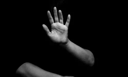 ദലിത് യുവാവ് ജോലി ചെയ്യാൻ വിസമ്മതിച്ചു; ഗർഭിണിയായ ഭാര്യയെ മർദിച്ചു പകവീട്ടി ഗുണ്ടാനേതാവ് ദലിത് യുവാവ് ജോലി ചെയ്യാൻ വിസമ്മതിച്ചു; ഗർഭിണിയായ ഭാര്യയെ മർദിച്ചു പകവീട്ടി ഗുണ്ടാനേതാവ്