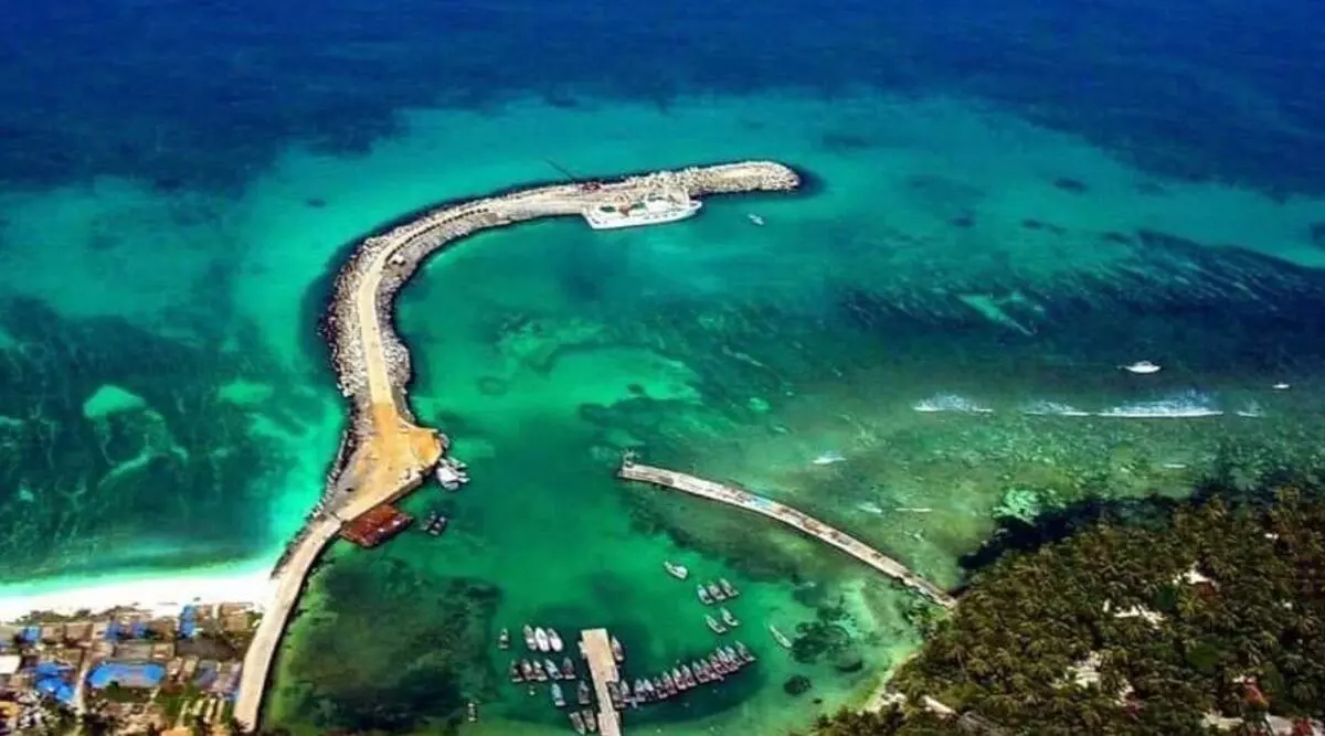 ലക്ഷദ്വീപ് ജനതയ്ക്ക് പിന്തുണയുമായി മുന്‍ അഡ്മിനിസ്ട്രേറ്റര്‍മാര്‍; പ്രഫുല്‍ പട്ടേലിന്‍റെ നടപടികള്‍ക്കെതിരെ രാഷ്ട്രപതിക്ക് കത്തെഴുതി