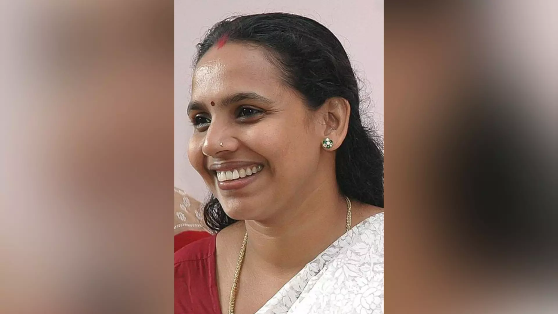 വയലാര് രാമവര്മ്മയുടെ ഇളയമകള് കോവിഡ് ബാധിച്ച് മരിച്ചു വയലാര് രാമവര്മ്മയുടെ ഇളയമകള് കോവിഡ് ബാധിച്ച് മരിച്ചു