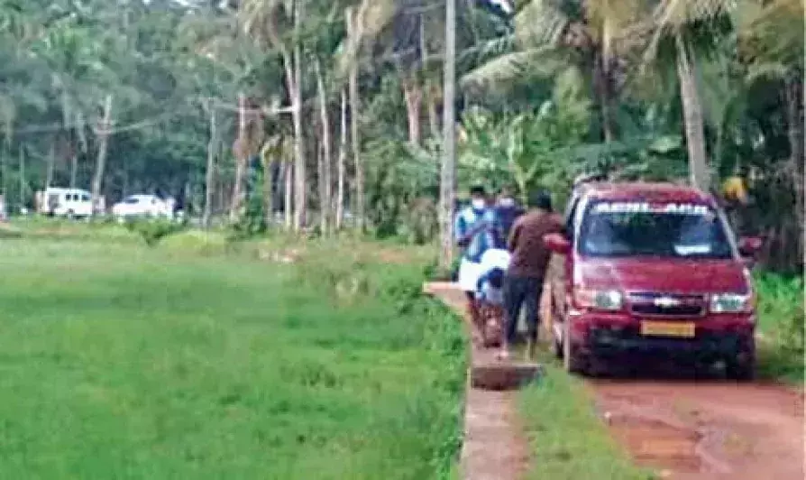 കോവിഡ് പ്രോട്ടോകോള്‍ പരിശോധിക്കാനെത്തിയ സെക്ടറല്‍ മജിസ്ട്രേറ്റിന്റെ വാഹനത്തിന് അള്ള് വെച്ചു: രണ്ട് പേര്‍ അറസ്റ്റില്‍