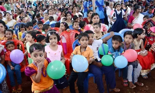 മുഖ്യമന്ത്രിയുടെ സന്ദേശം സ്‌കൂൾ വിദ്യാർഥികൾക്ക് നേരിട്ടെത്തിക്കണമെന്ന ഉത്തരവിനെതിരെ അധ്യാപക സംഘടനകൾ