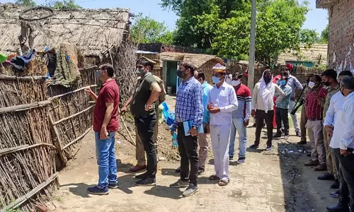 കോവിഡ് വാക്‌സിനെടുത്തില്ലെങ്കിൽ മദ്യവും ശമ്പളവും കിട്ടില്ല; അറ്റകൈ പ്രയോഗവുമായി ഉത്തർപ്രദേശ് അധികൃതർ