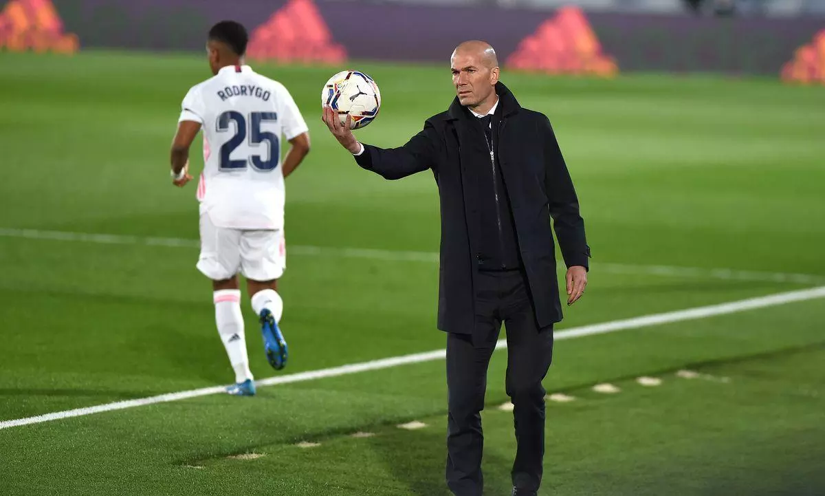 ഞാൻ റയൽ വിടാൻ കാരണം...: ആരാധകർക്ക് തുറന്ന കത്തെഴുതി സിദാൻ ഞാൻ റയൽ വിടാൻ കാരണം...: ആരാധകർക്ക് തുറന്ന കത്തെഴുതി സിദാൻ