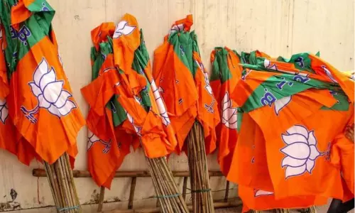 കൊടകര കുഴല്പ്പണ കേസ്; ബിജെപിയില് പൊട്ടിത്തെറി കൊടകര കുഴല്പ്പണ കേസ്; ബിജെപിയില് പൊട്ടിത്തെറി