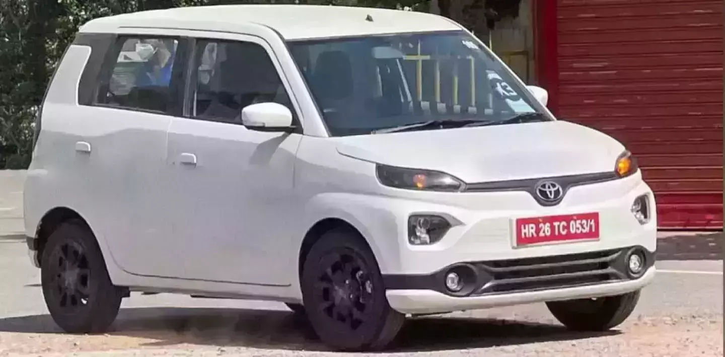 വാഗണ് ആറിനെപ്പോലൊരു ടൊയോട്ട കാര്; ഇലക്ട്രിക്കെന്ന് വിദഗ്ധര് വാഗണ് ആറിനെപ്പോലൊരു ടൊയോട്ട കാര്; ഇലക്ട്രിക്കെന്ന് വിദഗ്ധര്