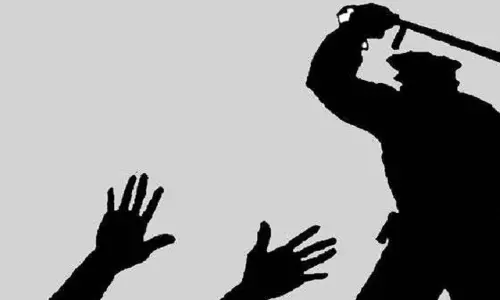 പൊന്നാനിയില്‍ വീടിന് മുന്നിൽ നടക്കുകയായിരുന്ന യുവാവിനെ പൊലീസ് മർദ്ദിച്ചതായി പരാതി