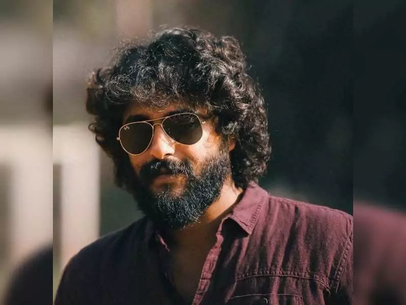 പാചകം ചെയ്ത്, ഭക്ഷണപ്പൊതി കെട്ടി പെപ്പെ; കോവിഡ് ടാസ്ക് ഫോഴ്സില് അംഗമായി ആന്റണി വര്ഗീസ് പാചകം ചെയ്ത്, ഭക്ഷണപ്പൊതി കെട്ടി പെപ്പെ; കോവിഡ് ടാസ്ക് ഫോഴ്സില് അംഗമായി ആന്റണി വര്ഗീസ്