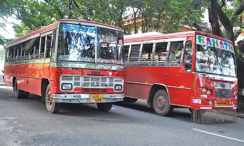സ്വകാര്യ ബസ് സര്വീസിന് ഒറ്റ-ഇരട്ട നമ്പര് ക്രമീകരണം അപ്രായോഗികമെന്ന് ബസ് ഉടമകള് സ്വകാര്യ ബസ് സര്വീസിന് ഒറ്റ-ഇരട്ട നമ്പര് ക്രമീകരണം അപ്രായോഗികമെന്ന് ബസ് ഉടമകള്