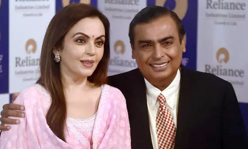 അവരെ കൈവിടില്ല; കോവിഡ് ബാധിച്ചു മരിച്ച ജീവനക്കാരുടെ കുടുംബത്തിന് അഞ്ചു വർഷം ശമ്പളം നൽകുമെന്ന് റിലയൻസ്