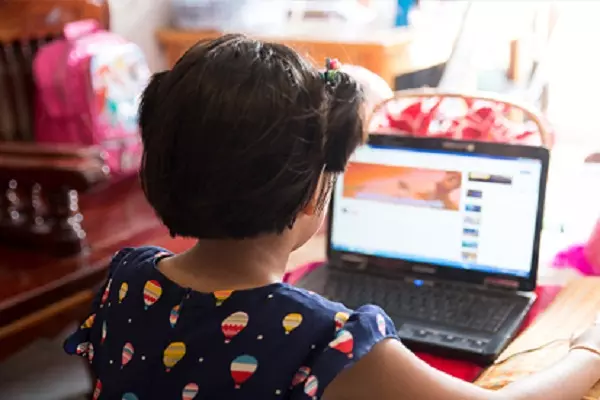 വിർച്വല്‍ റിയാലിറ്റി ക്ലാസുകൾക്കായി 10 കോടി; രണ്ട് ലക്ഷം ലാപ്ടോപ്പുകള്‍