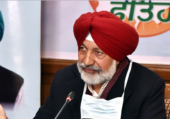 പഞ്ചാബ് സര്‍ക്കാര്‍ കോവിഡ് വാക്സിന്‍ കൊള്ളലാഭത്തിന് വിറ്റെന്ന ആരോപണം; അന്വേഷണം നടത്തുമെന്ന് ആരോഗ്യമന്ത്രി