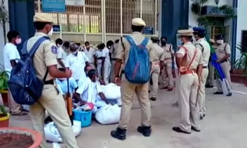 തെലുങ്കാനയില് 135 വര്ഷം പഴക്കമുള്ള ജയില് ആശുപത്രിയാക്കി മാറ്റുന്നു തെലുങ്കാനയില് 135 വര്ഷം പഴക്കമുള്ള ജയില് ആശുപത്രിയാക്കി മാറ്റുന്നു