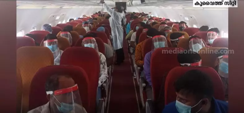 കുവൈത്തിൽ കുടുങ്ങിയ ഇന്ത്യന് നാവികര് ഒരു വര്ഷത്തിന് ശേഷം നാടണഞ്ഞു കുവൈത്തിൽ കുടുങ്ങിയ ഇന്ത്യന് നാവികര് ഒരു വര്ഷത്തിന് ശേഷം നാടണഞ്ഞു