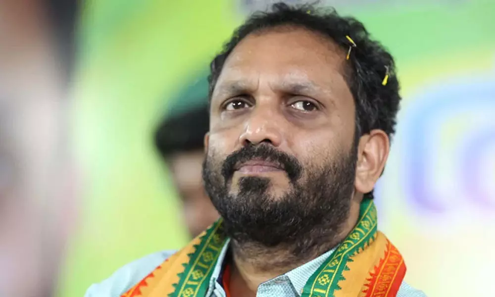 കെ.എം. ഷാജിയുടെ വീട്ടിൽ റെയ്ഡ് നടത്തിയ വിജിലൻസിന് കെ. സുരേന്ദ്രന്റെ വീട്ടിലേക്കുള്ള വഴിയറിയില്ലേ ? കെ.എം. ഷാജിയുടെ വീട്ടിൽ റെയ്ഡ് നടത്തിയ വിജിലൻസിന് കെ. സുരേന്ദ്രന്റെ വീട്ടിലേക്കുള്ള വഴിയറിയില്ലേ ?