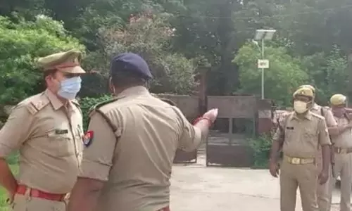 വ്യാജമദ്യ ദുരന്തത്തിന് പിന്നാലെ യു.പിയിൽ 500 ​പൊലീസുകാരെ സ്ഥലം മാറ്റി