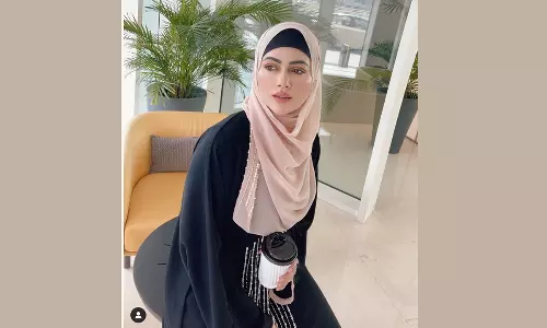 പര്ദക്കുള്ളില് ഒളിക്കാനാണെങ്കില് വിദ്യാഭ്യാസം കൊണ്ട് എന്താണ് പ്രയോജനമെന്ന് ചോദ്യം; മറുപടിയുമായി സന ഖാന് പര്ദക്കുള്ളില് ഒളിക്കാനാണെങ്കില് വിദ്യാഭ്യാസം കൊണ്ട് എന്താണ് പ്രയോജനമെന്ന് ചോദ്യം; മറുപടിയുമായി സന ഖാന്