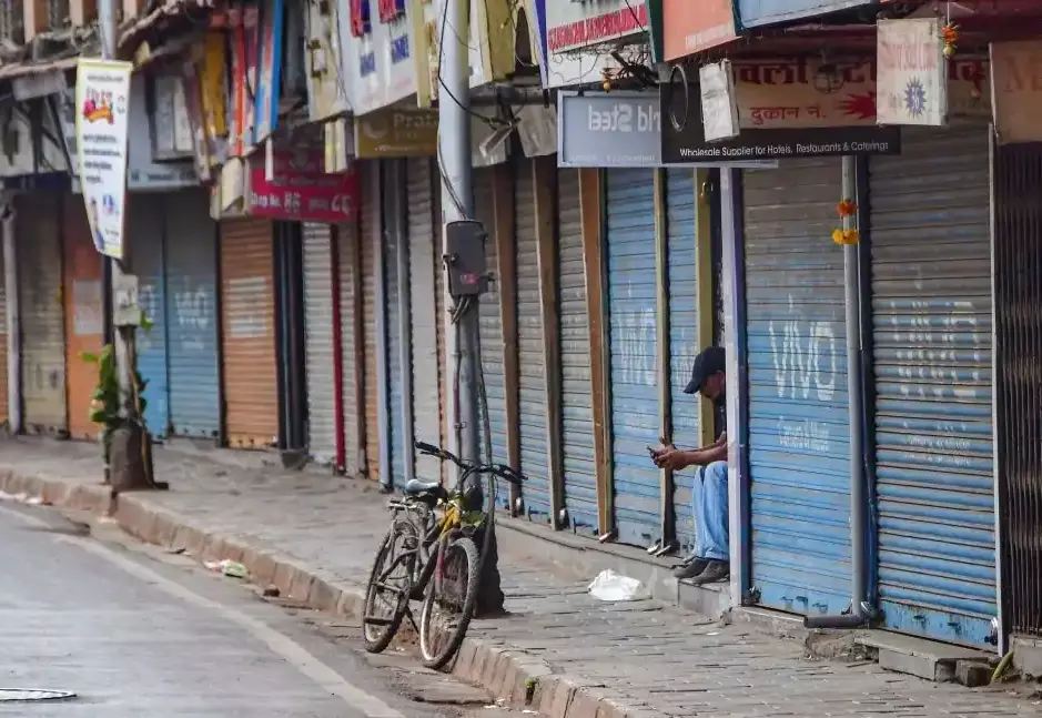 മൂന്ന് ജില്ലകളിലൊഴികെ ലോക്ഡൗണ്‍ നിയന്ത്രണങ്ങള്‍ ഒഴിവാക്കി യു.പി; രാത്രി കര്‍ഫ്യൂവും വാരാന്ത്യ കര്‍ഫ്യൂവും തുടരും