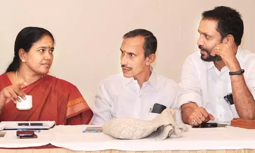 ലോക്ഡൗണ് ലംഘനം: ബി.ജെ.പി കോര്കമ്മിറ്റി യോഗം പൊലീസ് തടഞ്ഞു ലോക്ഡൗണ് ലംഘനം: ബി.ജെ.പി കോര്കമ്മിറ്റി യോഗം പൊലീസ് തടഞ്ഞു