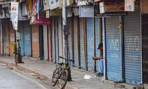 മൂന്ന് ജില്ലകളിലൊഴികെ ലോക്ഡൗണ്‍ നിയന്ത്രണങ്ങള്‍ ഒഴിവാക്കി യു.പി; രാത്രി കര്‍ഫ്യൂവും വാരാന്ത്യ കര്‍ഫ്യൂവും തുടരും