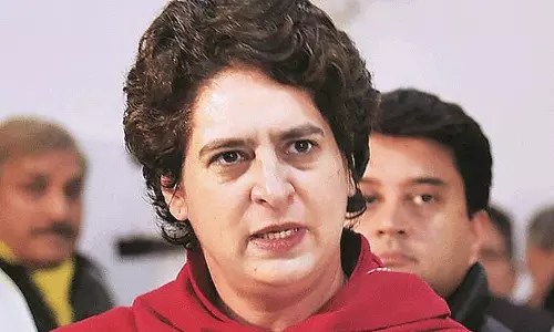 കോവിഡ് വ്യാപനം രൂക്ഷമായപ്പോഴും കിടക്കകളുടെ എണ്ണം കേന്ദ്ര സർക്കാർ കുറച്ചെന്ന് പ്രിയങ്ക ഗാന്ധി