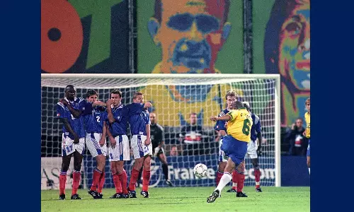 45 ഡിഗ്രി വളഞ്ഞ് പോസ്റ്റില് പറന്നിറങ്ങിയ ആ അത്ഭുത ഗോളിന് 24 വയസ് 45 ഡിഗ്രി വളഞ്ഞ് പോസ്റ്റില് പറന്നിറങ്ങിയ ആ അത്ഭുത ഗോളിന് 24 വയസ്