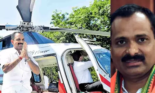 സുരേന്ദ്രൻജിയുടെ ബാഗിൽ ഷർട്ടും മുണ്ടും ബനിയനും, ചെറിയ ബാഗിൽ ഷേവിങ് സെറ്റും പൗഡറും; ന്യായീകരിച്ച് വിവി രാജേഷ് സുരേന്ദ്രൻജിയുടെ ബാഗിൽ ഷർട്ടും മുണ്ടും ബനിയനും, ചെറിയ ബാഗിൽ ഷേവിങ് സെറ്റും പൗഡറും; ന്യായീകരിച്ച് വിവി രാജേഷ്