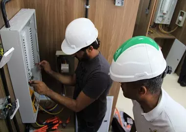 സ്വദേശിവൽകരണം; ഒമാനിൽ പ്രവാസികൾക്ക് ഇലക്ട്രിക്കൽ വയറിംഗ് ലൈസൻസ് നൽകുന്നത് നിർത്തി