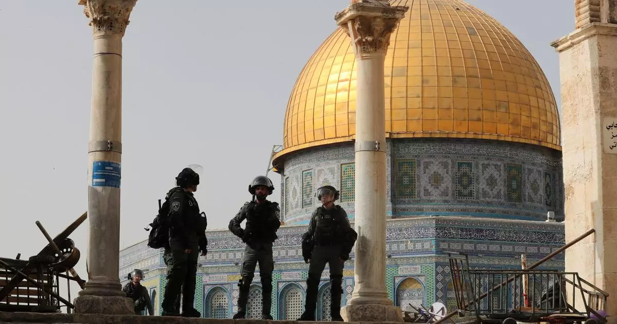 ജറൂസലമിൽ അതിക്രമം തുടരാനുള്ള ഇസ്രായേൽ സുരക്ഷാ സേനയുടെ നീക്കത്തിനെതിരെ ഫലസ്തീനും അറബ് ലോകവും