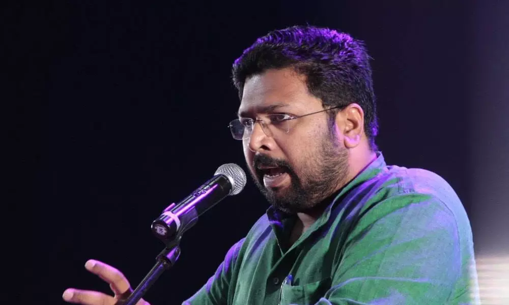 ഇന്ത്യയിലെ സ്കൂളുകളുടെ റാങ്കിങ്ങിൽ കേരളത്തിന് ഒന്നാം സ്ഥാനമോ നാലാം സ്ഥാനമോ? കണക്കുകളുമായി ശബരീനാഥ് ഇന്ത്യയിലെ സ്കൂളുകളുടെ റാങ്കിങ്ങിൽ കേരളത്തിന് ഒന്നാം സ്ഥാനമോ നാലാം സ്ഥാനമോ? കണക്കുകളുമായി ശബരീനാഥ്