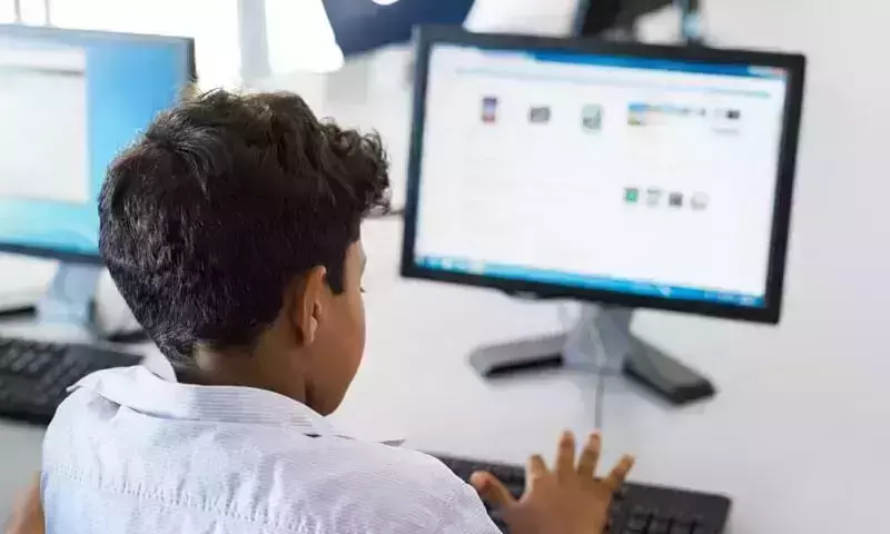 ഓണ്ലൈന് പഠനം വഴിമുട്ടിയ വിദ്യാര്ത്ഥികള്ക്ക് ആശ്വാസമായി പഞ്ചായത്ത്; നടപടി മീഡിയവണ് വാര്ത്തക്ക് പിന്നാലെ ഓണ്ലൈന് പഠനം വഴിമുട്ടിയ വിദ്യാര്ത്ഥികള്ക്ക് ആശ്വാസമായി പഞ്ചായത്ത്; നടപടി മീഡിയവണ് വാര്ത്തക്ക് പിന്നാലെ