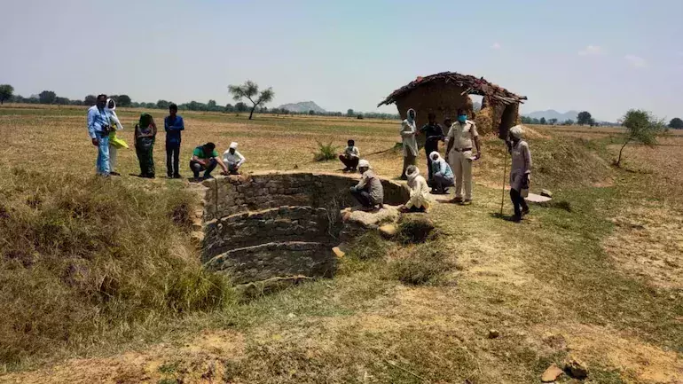 മൂന്നാമതും പെണ്‍കുഞ്ഞ്: ഭാര്യയെയും മൂന്നുകുട്ടികളെയും കിണറ്റില്‍ തള്ളിയിട്ടു, എട്ടുവയസ്സുകാരി മരിച്ചു