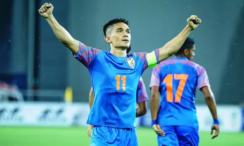 ഗോള്വേട്ടയില് മെസ്സിയെ മറികടന്ന് ഛേത്രി; ഇനി മുന്നില് റൊണാള്ഡോ മാത്രം ഗോള്വേട്ടയില് മെസ്സിയെ മറികടന്ന് ഛേത്രി; ഇനി മുന്നില് റൊണാള്ഡോ മാത്രം