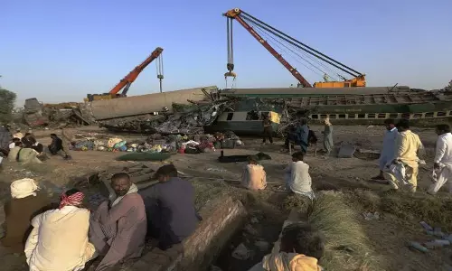 പാകിസ്താനിലെ ട്രെയിൻ അപകടത്തിൽ മരിച്ചവരുടെ എണ്ണം 62 ആയി