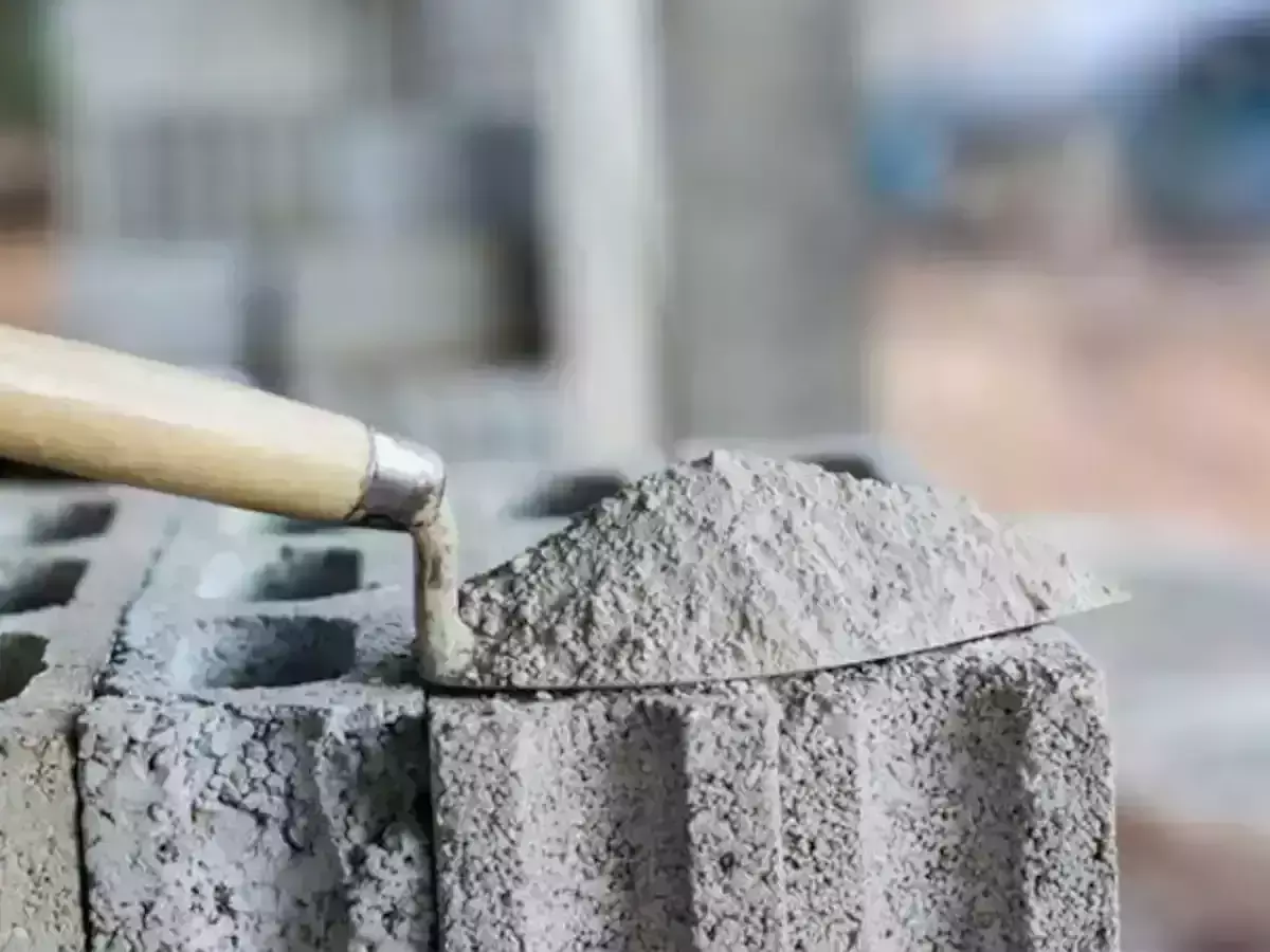 സിമന്‍റിന് വില 500, കമ്പി വിലയും മുകളിലേക്ക്: നിര്‍മാണ മേഖല പ്രതിസന്ധിയില്‍