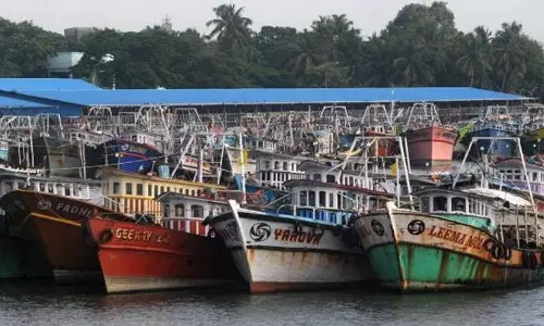 ലോക്ക്ഡൌണ്‍ കാരണം ഒരു മാസമായി ജോലിയില്ല; ട്രോളിംഗ് നിരോധനം വന്നതോടെ മത്സ്യത്തൊഴിലാളികള്‍ ആശങ്കയില്‍
