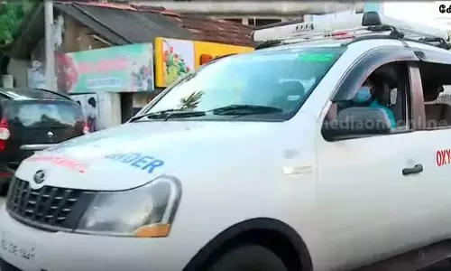 ഓടിയെത്തി ഓക്സിജന്‍ നല്‍കാന്‍ ഓക്സി കാറുമായി വാഴൂര്‍ പഞ്ചായത്ത്