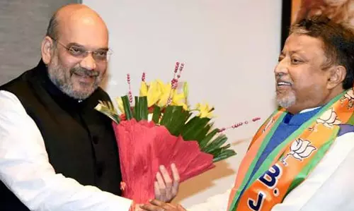 ബംഗാളില് തൃണമൂല് വിട്ട നേതാക്കള് കൂട്ടത്തോടെ മടങ്ങുന്നു; ബി.ജെ.പി യോഗം ബഹിഷ്കരിച്ച് മുകുള് റോയ് ബംഗാളില് തൃണമൂല് വിട്ട നേതാക്കള് കൂട്ടത്തോടെ മടങ്ങുന്നു; ബി.ജെ.പി യോഗം ബഹിഷ്കരിച്ച് മുകുള് റോയ്