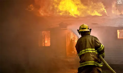 വേനൽ കടുത്തതോടെ യു.എ.ഇയിൽ തീപിടിത്തങ്ങൾ വർധിക്കുന്നു വേനൽ കടുത്തതോടെ യു.എ.ഇയിൽ തീപിടിത്തങ്ങൾ വർധിക്കുന്നു