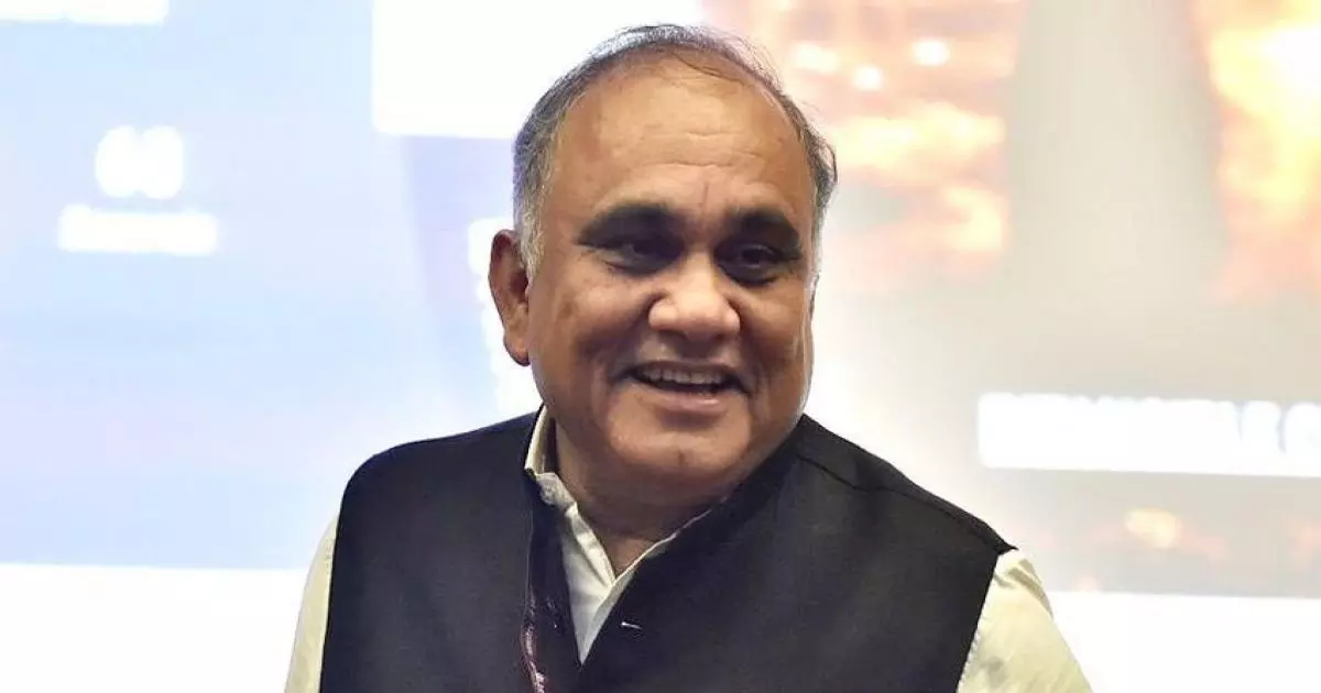 തെരഞ്ഞെടുപ്പ് കമ്മീഷണറായി മുന് യു.പി ചീഫ് സെക്രട്ടറി: വിവാദം പുകയുന്നു തെരഞ്ഞെടുപ്പ് കമ്മീഷണറായി മുന് യു.പി ചീഫ് സെക്രട്ടറി: വിവാദം പുകയുന്നു