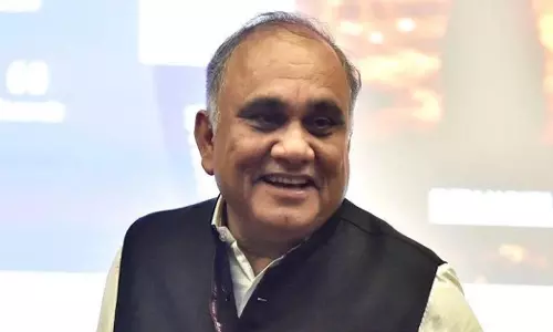 തെരഞ്ഞെടുപ്പ് കമ്മീഷണറായി മുന്‍ യു.പി ചീഫ് സെക്രട്ടറി: വിവാദം പുകയുന്നു