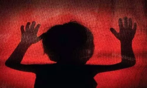 അയല്വാസിയെ കുരുക്കാന് പേരക്കുട്ടിയെ കൊലപ്പെടുത്തിയ മുത്തശ്ശി അറസ്റ്റില് അയല്വാസിയെ കുരുക്കാന് പേരക്കുട്ടിയെ കൊലപ്പെടുത്തിയ മുത്തശ്ശി അറസ്റ്റില്